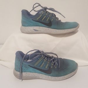 👟👟Nike ladies Dynamic support size 6.5 🎀🎀